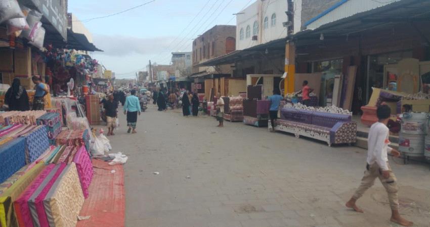 مسؤول محلي بلحج يطالب بالكشف عن مصير اموال تأخذ دون سندات ويدعو للتحقيق 