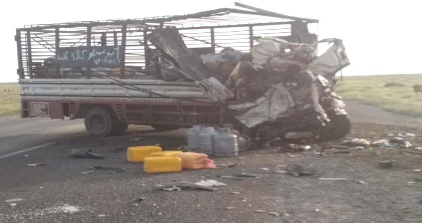 صورة.. وفاة 3 من أسرة واحدة في حادث مروري مروع بلحج