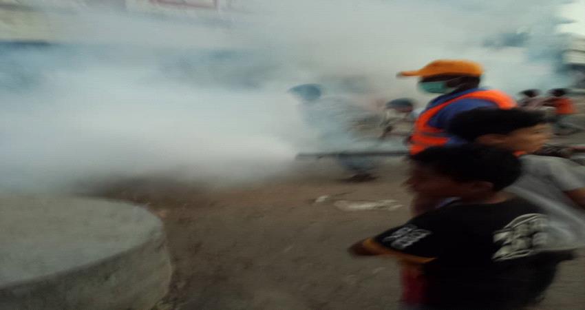 حملة رش ضبابي تستهدف عدد من احياء تبن بلحج