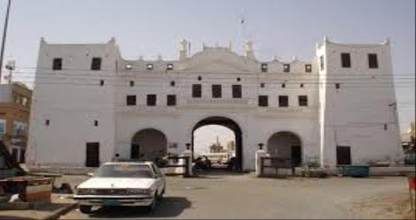 حملات رش ضبابي تستهدف قرى مديرية الشحر 