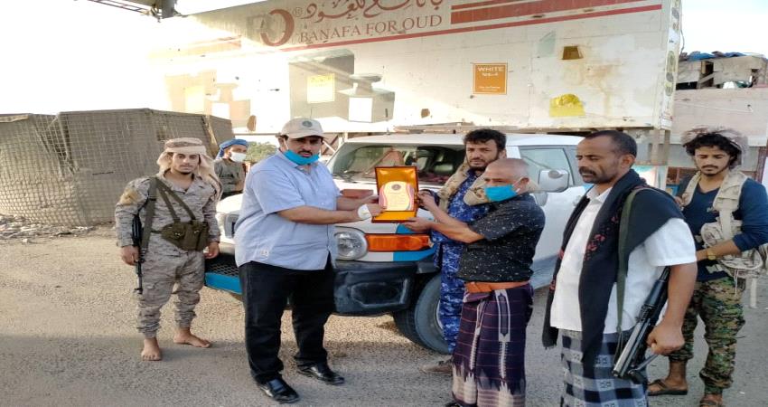 رئيس انتقالي لحج يكرم قائد نقطة ريجل الملجمي