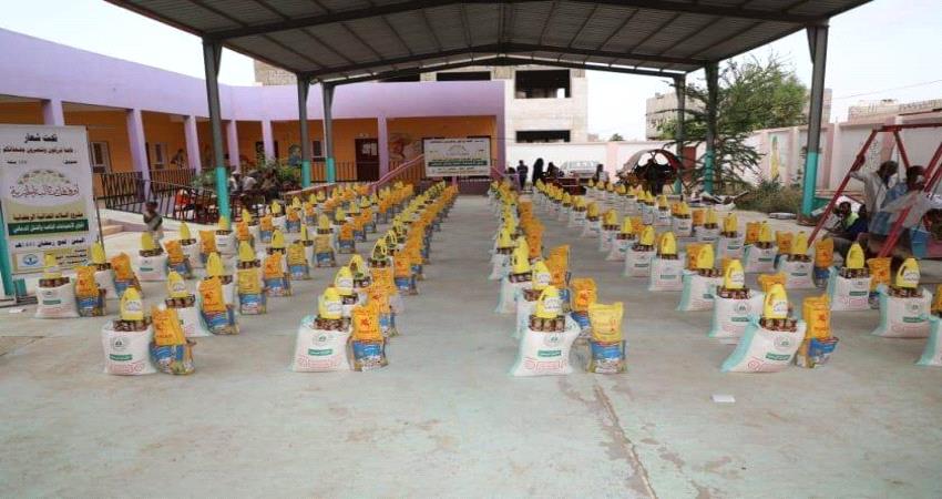 مؤسسة محلية تقدم مساعدات غذائية ل 100 طالبا من ذوي الاحتياجات الخاصة بلحج 