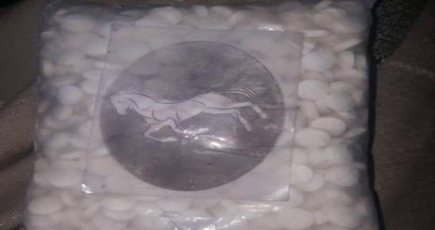 نقطة معسكر الأدواس  بساحل حضرموت يضبط مهرب " مخدرات "