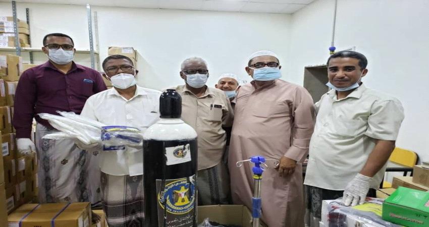  "الانتقالي" يرفد مشفى تريم بمعدات طبية .. والإمارات تقدم دفعة اخرى