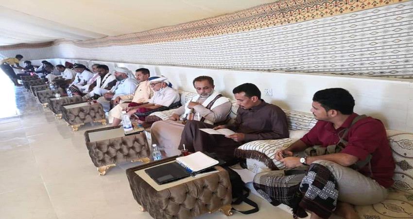 وفد رفيع المستوى من مشايخ ورجال قبائل يافع حضرموت يعقد لقاء بالهضبة مع بن حبريش