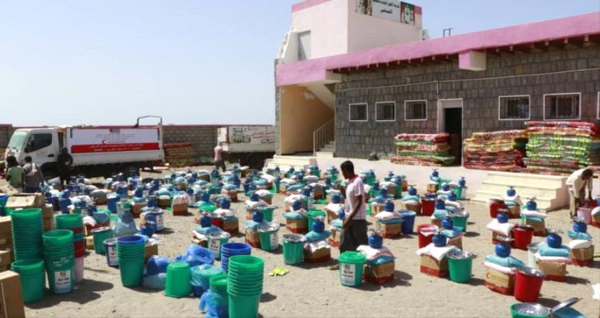 هلال الإمارات يسير قواف اغاثية للنازحين في الدريهمي 