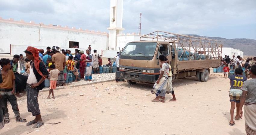 مؤسسة خليفة تحل أزمة الغاز المنزلي جنوبي سقطرى