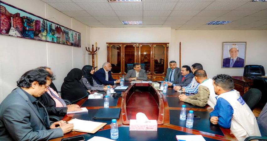 لقاءات المنظمات الاممية والمانحة مع المحافظ لملس هل تحرك المياه الراكدة