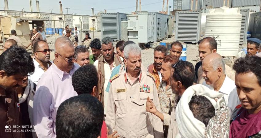 محافظ لحج يحث على تحسين الكهرباء ومحاسبة المخلين للحد من انقطاع التيار