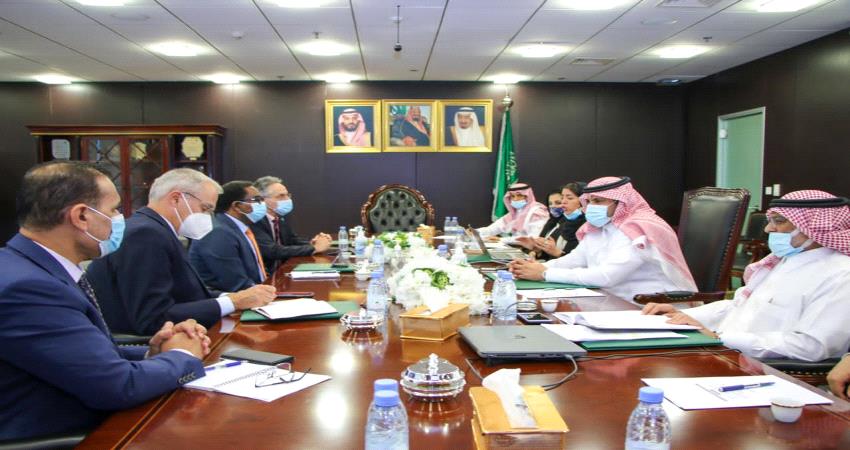 بدعم سعودي وأممي خططٍ موسمية لمكافحة الجراد الصحراوي في اليمن