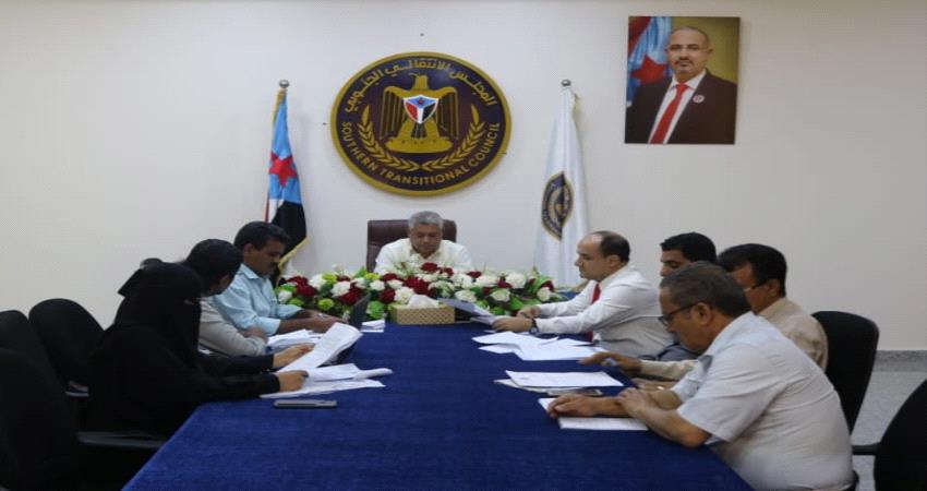 خلية الأزمات بالانتقالي تدعو لسرعة معالجة الأزمات في الجنوب قبل أن تتحول إلى كوارث