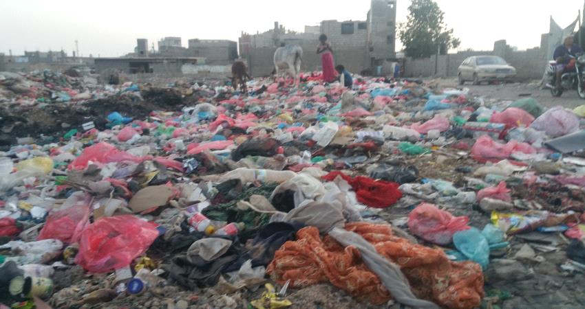 فيما تغرق الحوطة باكوام الزبالة ..عبث يطال إيرادات صندوق نظافة لحج