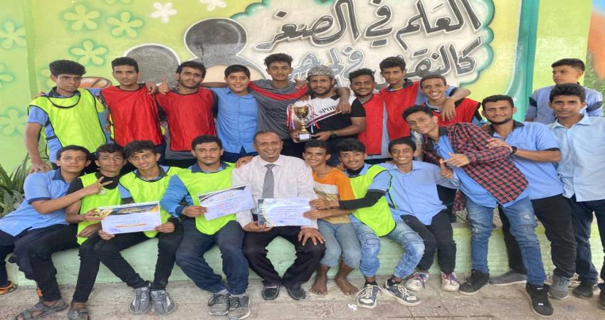 النخبة بطل كأس كرة الطائرة المدرسية