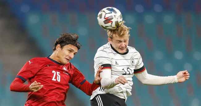 منتخب ألمانيا يتغلب بصعوبة على التشيك في لقاء ودي