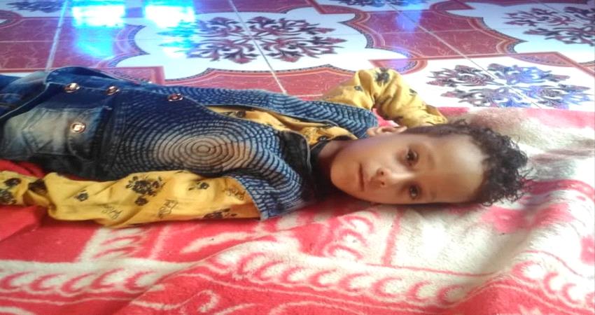 والد طفل معاق في مسيمير لحج يناشد فاعلي الخير والمنظمات الإنسانية