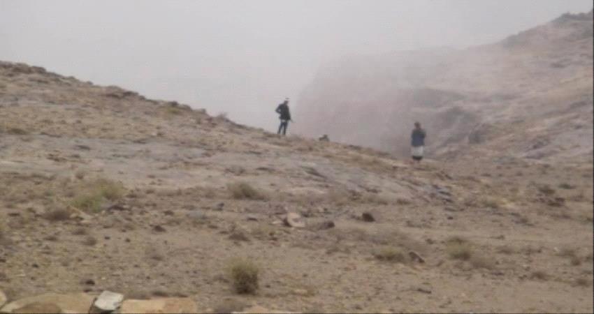 المليشيات الحوثية تشن قصفا مركزا على منازل المواطنين شمال الضالع 