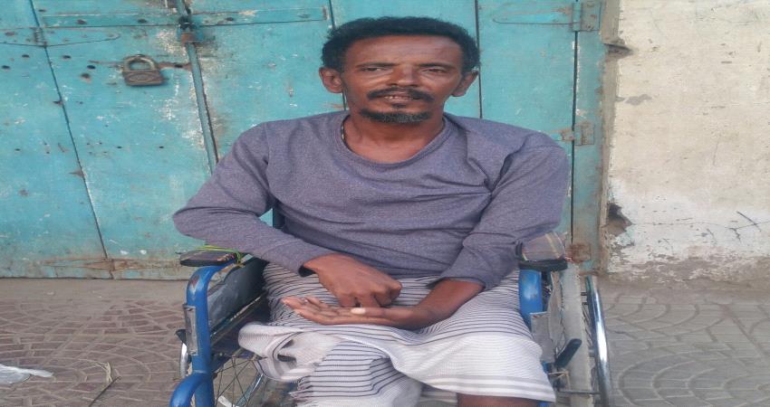 أيمن .. شاب لحجي أصيب بجلطة وقطع راتبه فمن ينصفه !؟