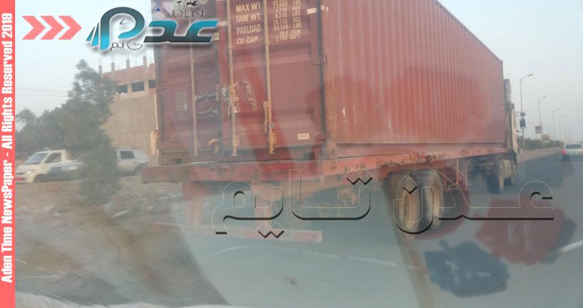 شكاوى من حركة الشاحنات بالشوارع العامة بلحج دون التزام باجراءات السلامة 
