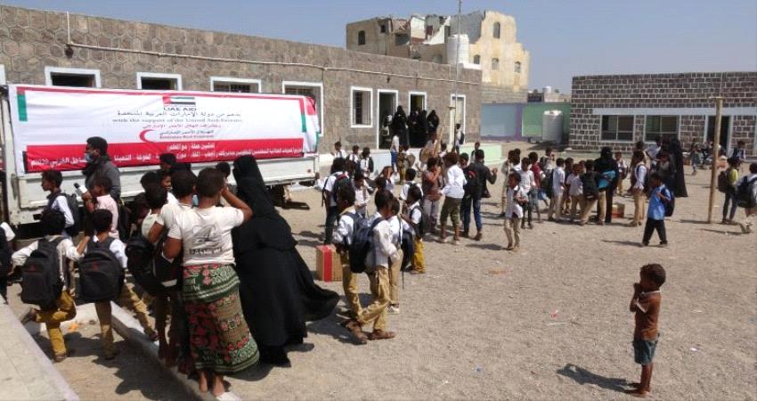 اهتمام إماراتي في قطاعي التعليم والصحة باليمن