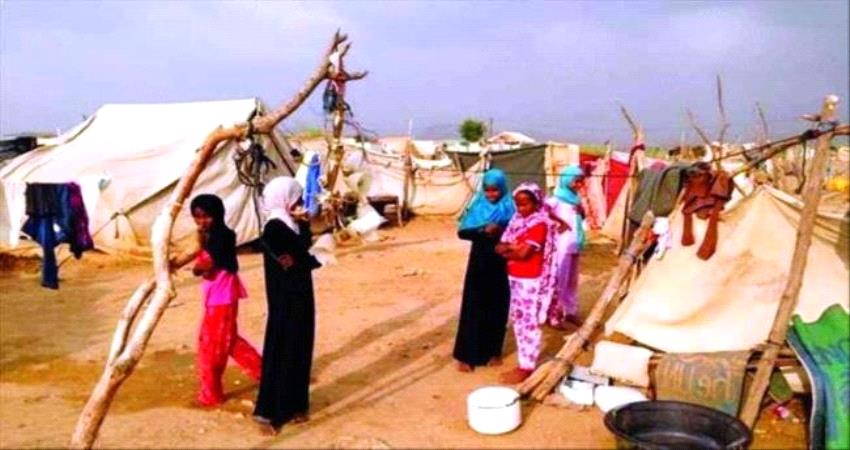 الجوع والحرمان.. ملخص رحلة النازحين في مخيمات غرب الضالع 