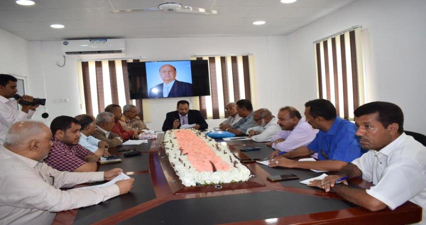  اعادة تاهيل طريق رابط بين لحج وتعز بكلفة 466 مليون ريال