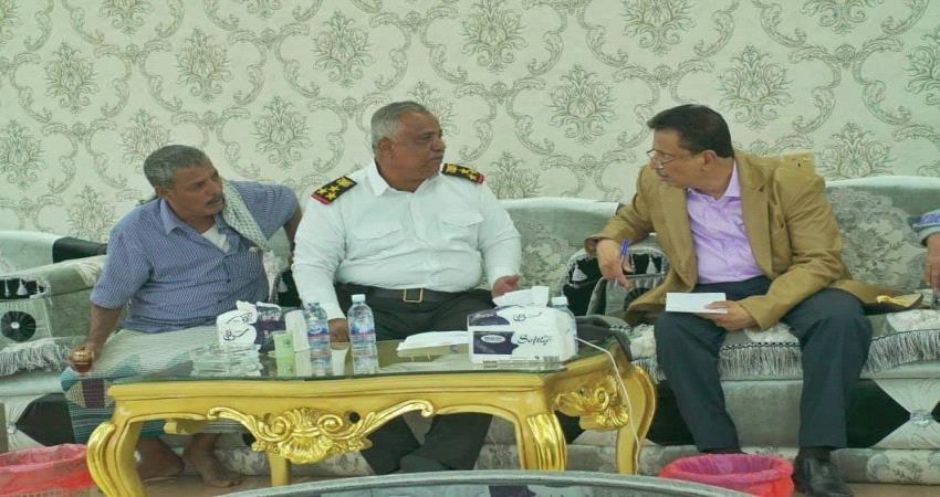 المهرة.. صرف مكافأة لجنود ضبطوا سفينة تهريب محملة بالمخدرات