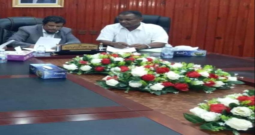 المهرة...توقيع مذكرة تفاهم لتخفيف معاناة التجمعات السكانية وتحسين الخدمات 