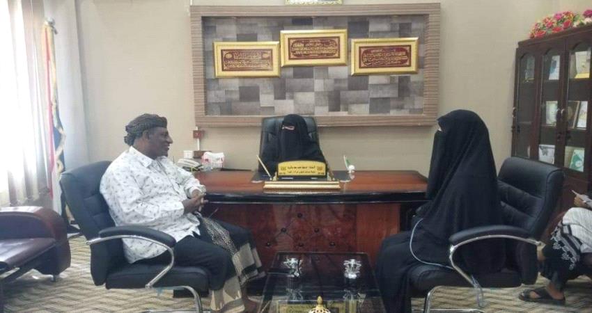 المهرة.. تأثيث قاعتين لمحو الامية بالمحافظة