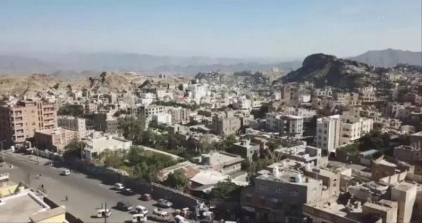 عناصر تابعة للإخوان بتعز تحرق منزلا بعد احتجاز ساكنيه في غرفه بداخله