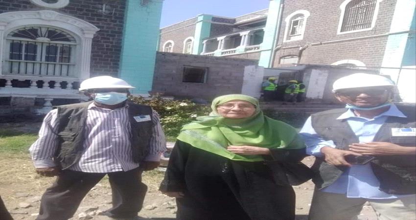 أميرة عبدلية تطلع على ترميمات اليونيسكو في قصور عدن 