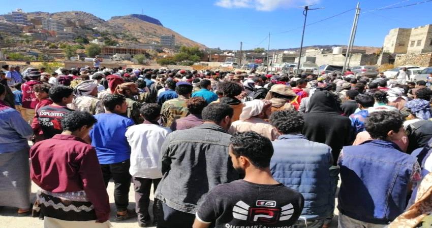 يافع.. تشييع حاشد لأحد شهداء جبهة أبين