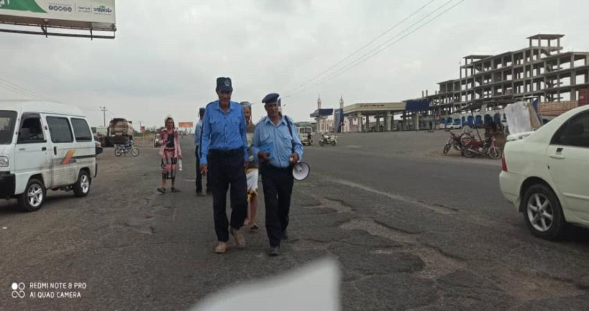 حملة مرورية لضبط السيارات غير المرقمة بلحج