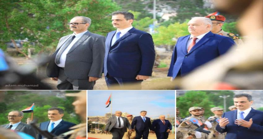 لملس وقيادات في الانتقالي يضعون اكليلا من الزهور على ضريح الجندي المجهول بعدن- صور