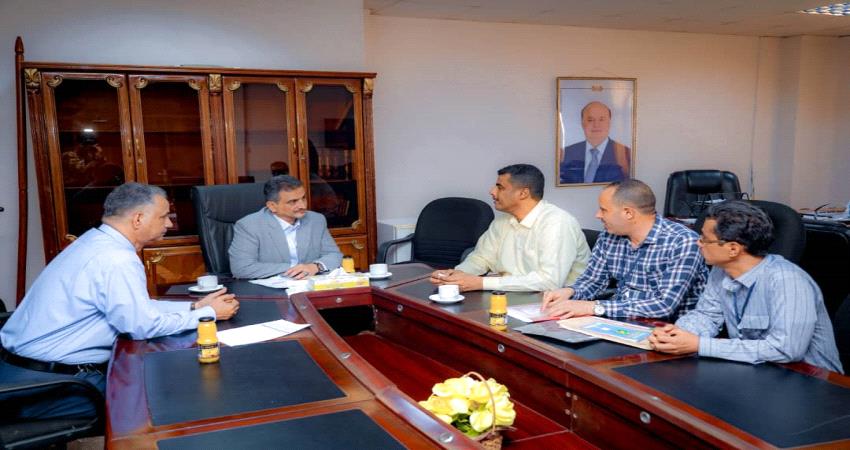 محافظ عدن يشدد على سداد اشتراكات التأمين