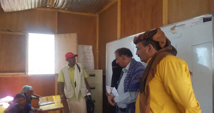 فريق من انتقالي لحج يطلع على وضع مخيمات النزوح بالمحافظة