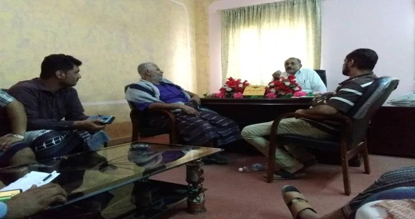 نائب محافظ لحج يؤكد على توفير الغاز المنزلي للمواطنين دون التلاعب بمخصص المحافظة