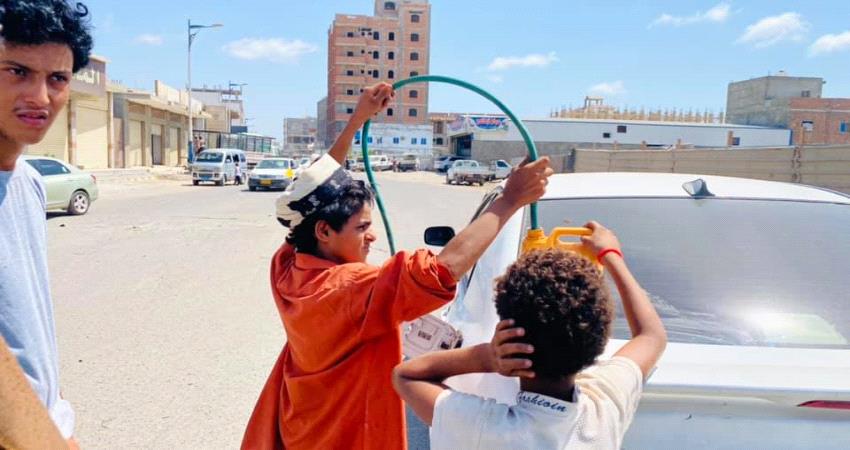 صحفي جنوبي للمحتجين العسكريين : غريمكم ليس المواطن بل البنك المركزي !