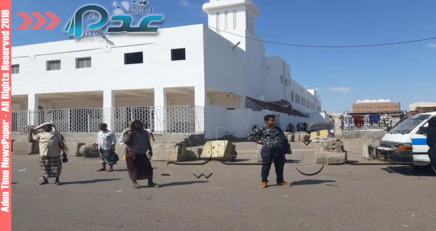 بالصور.. أزمة وقود ومواصلات تشل الحياة في عدن