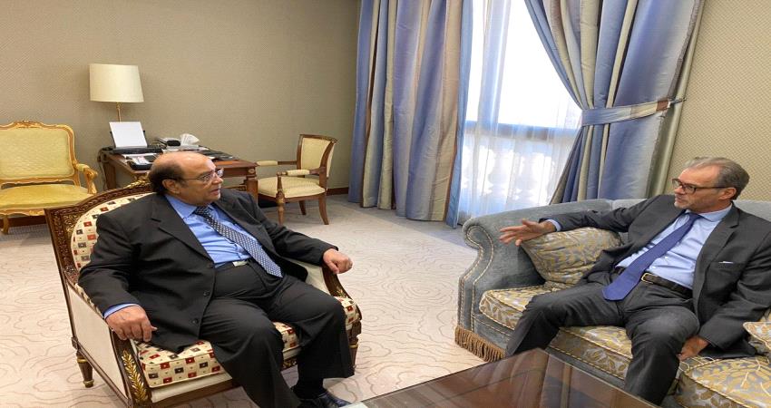 لقاء يجمع العطاس بالسفر الفرنسي لدى اليمن