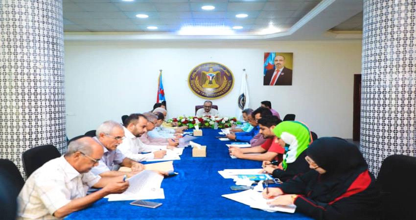 تقرير يستعرض المشهد الاقتصادي وتأثيراته على الحالة المعيشية في الجنوب