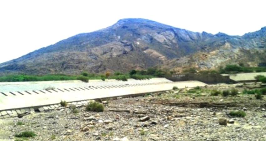 توصيات بازالة مخلفات الصرف الصحي من محيط سد مائي بردفان