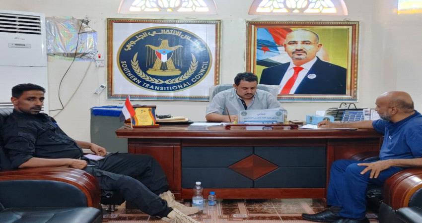 رئيس انتقالي لحج يبحث معالجة حادثة الاعتداء على لجنة تقييم الوضع البيئي لمصنع إسمنت الوطنية