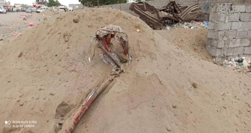 بالصور..  عمل تخريبي يتسبب في قطع كيبل كهربائي رئيس في لحج