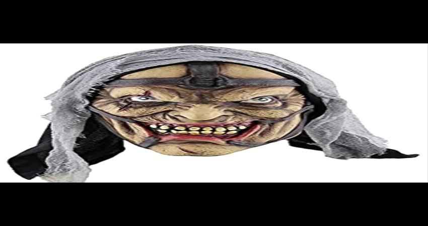 ارتداء عامل في مطعم قناع رعب يتسبب في فزع شديد لطفل