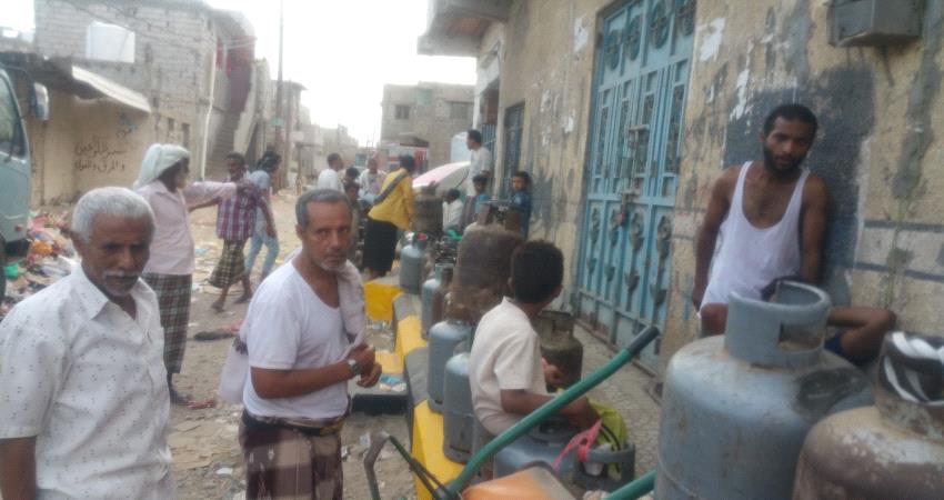 عودة أزمة بيع الغاز المنزلي بلحج ومصدر يورد عدد من الاسباب