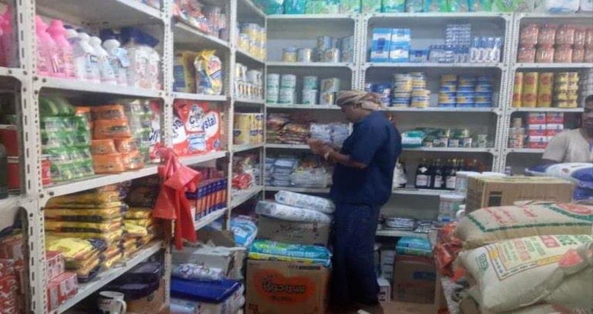 الصناعة والتجارة بالمهرة تؤكد على ضرورة أشهار الأسعار على السلع بالاسواق التجارية