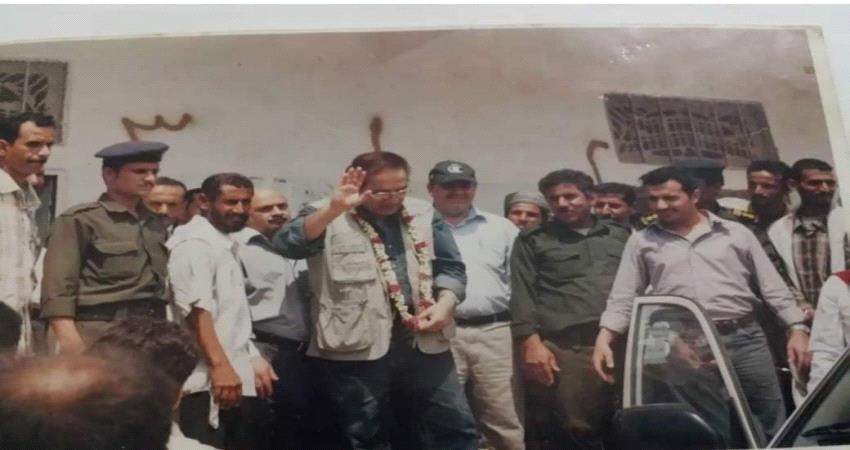 محمود ياسين في ردفان : تعلموا ..تعلموا لا تسيبوا التعليم والمدارس كونهما يصنعان القيم للانسان