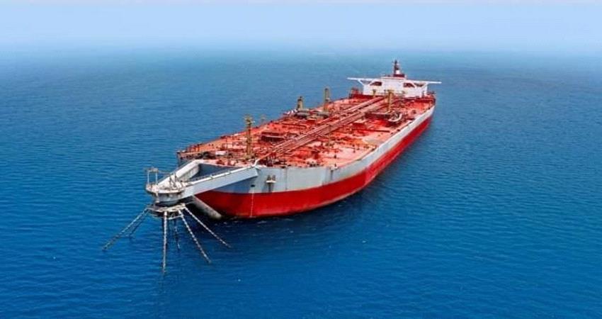 مسؤول في صافر يقترح تفريغ الناقلة من النفط تفاديا من وقوع الكارثة 