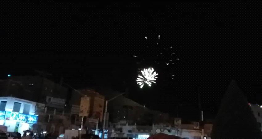 في ذكرى 14 أكتوبر.. الألعاب النارية تزين سماء وادي حضرموت (صور)