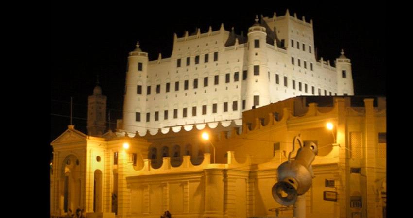 قصر سيئون يواجه خطر الانهيار 